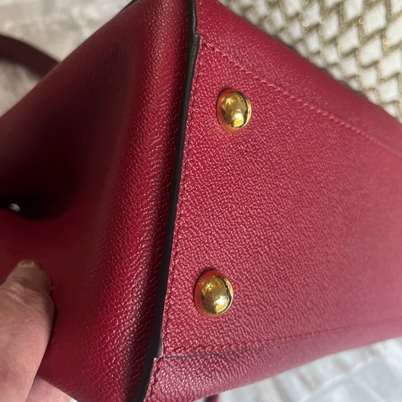 Authentic Burberry Medium Soft Grain Leather Buckle Shoulder Bag - Picture 5 of 10